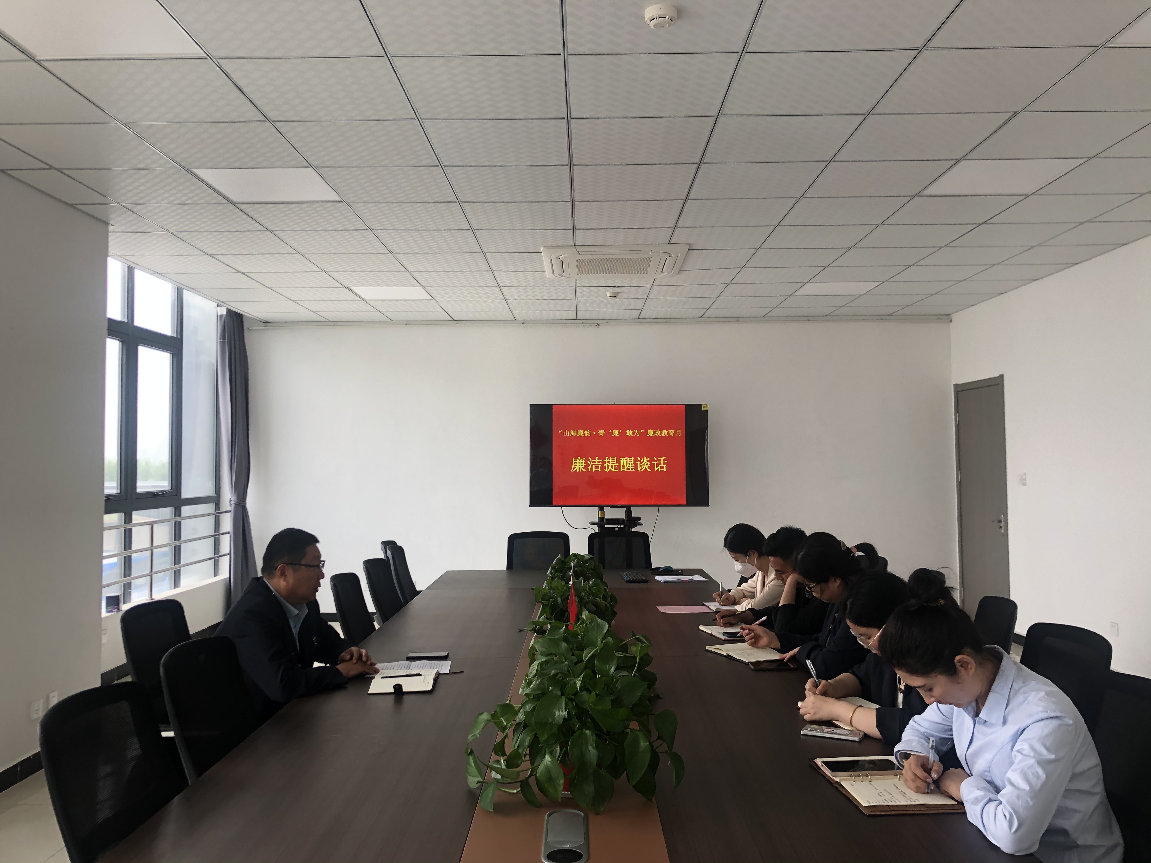 公交集團經營發展事業部開展年輕干部職工廉潔 提醒談話