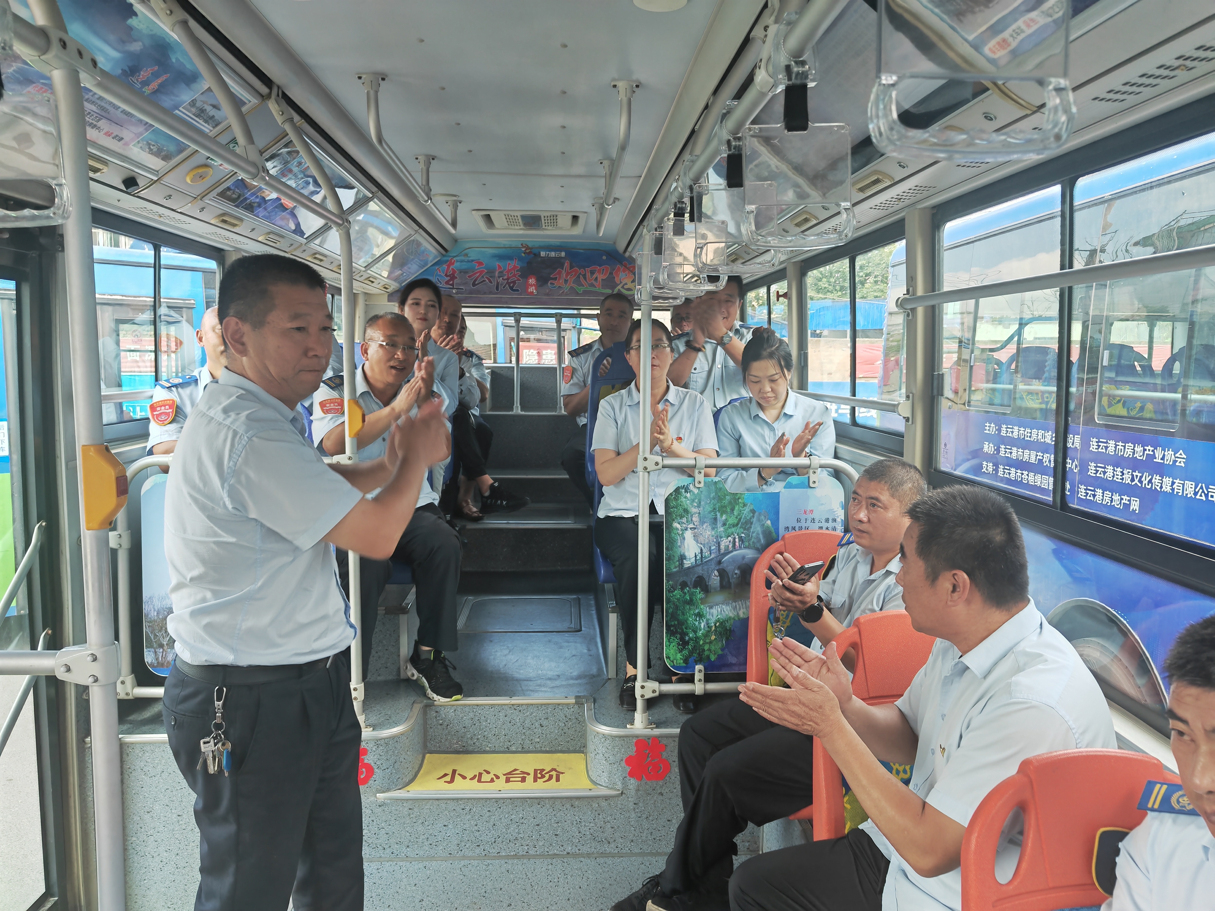 公交集團(tuán)公交事業(yè)一部黨支部車廂沉浸式 黨課“聲”入人心