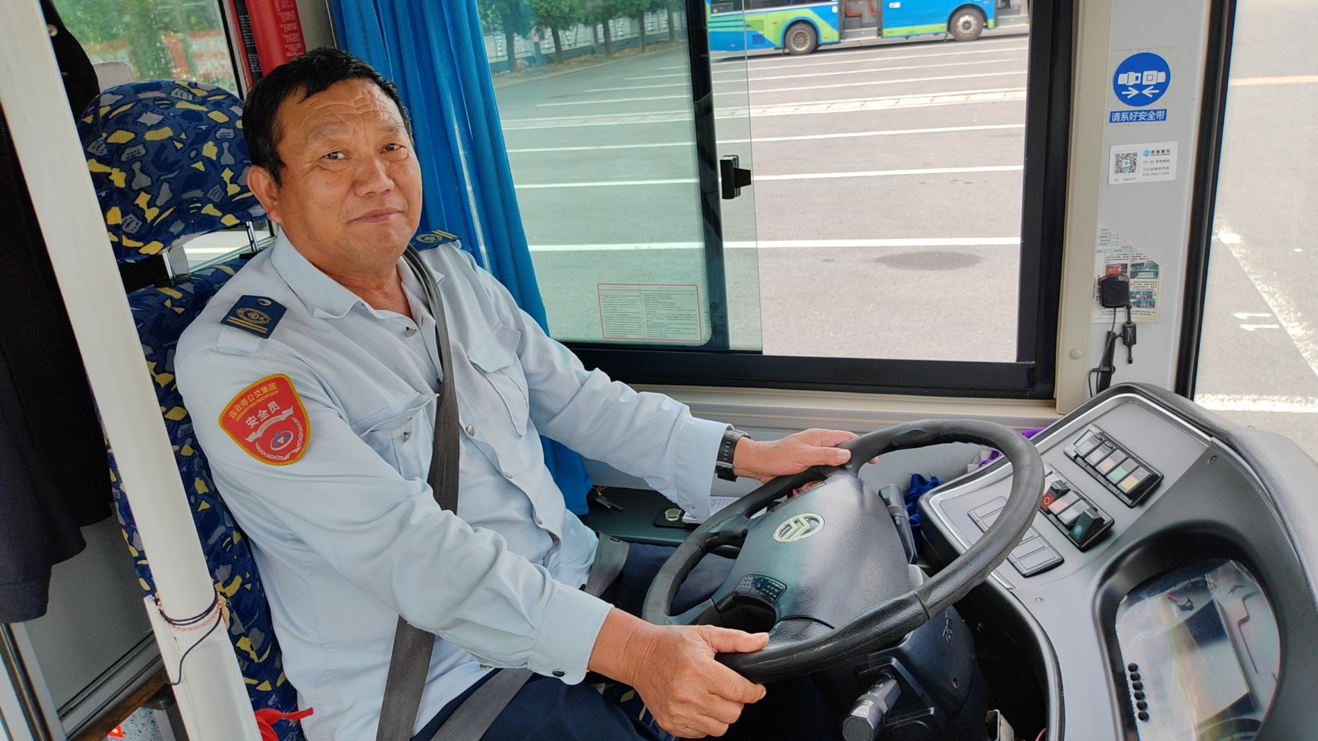 公交事業(yè)二部游5路駕駛員于培軍及時歸還乘客丟失的手機