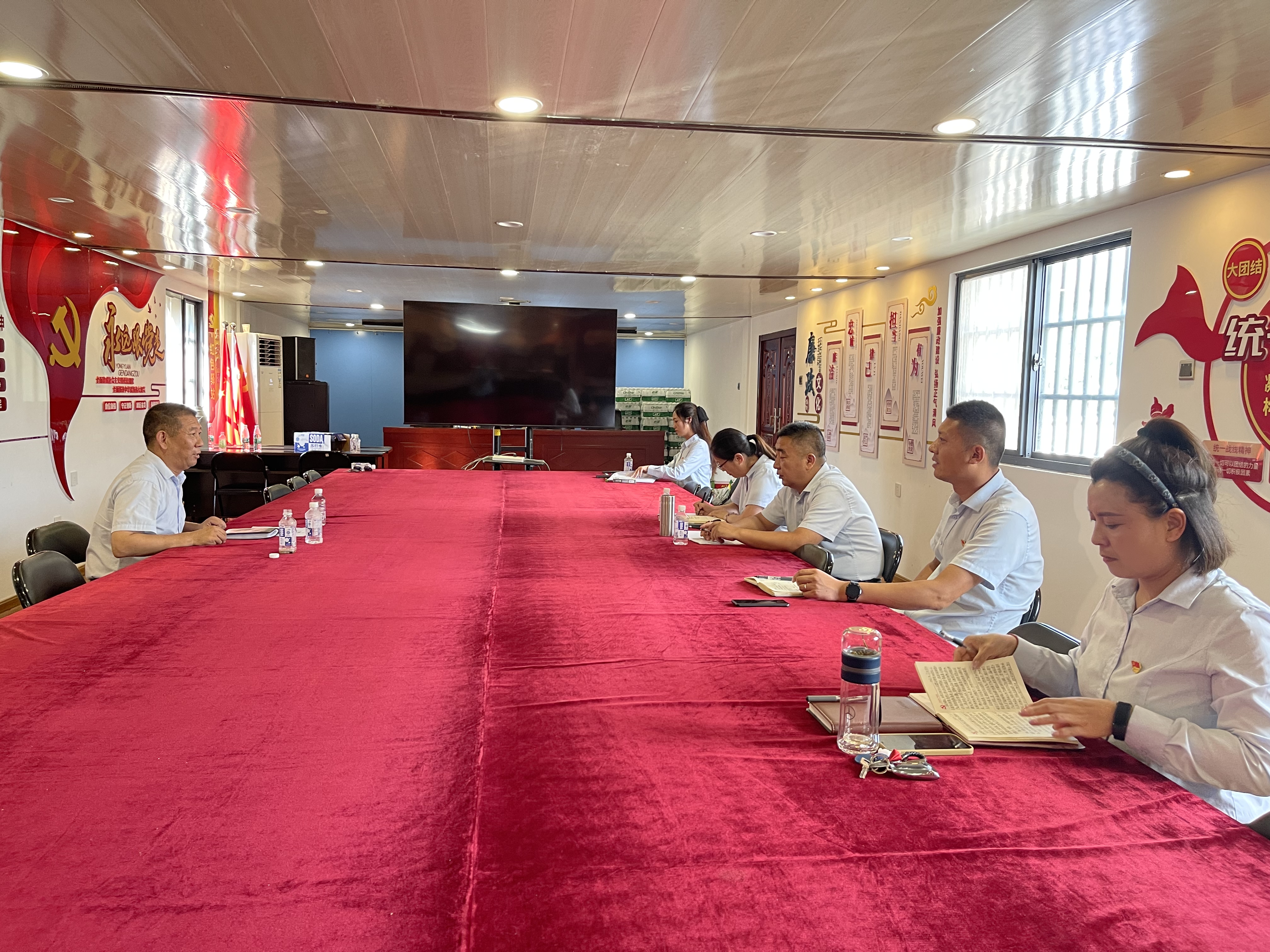 公交集團公交事業一部理論中心組專題學習研討《習近平新時代中國特色社會主義思想學習綱要（2023年版）》