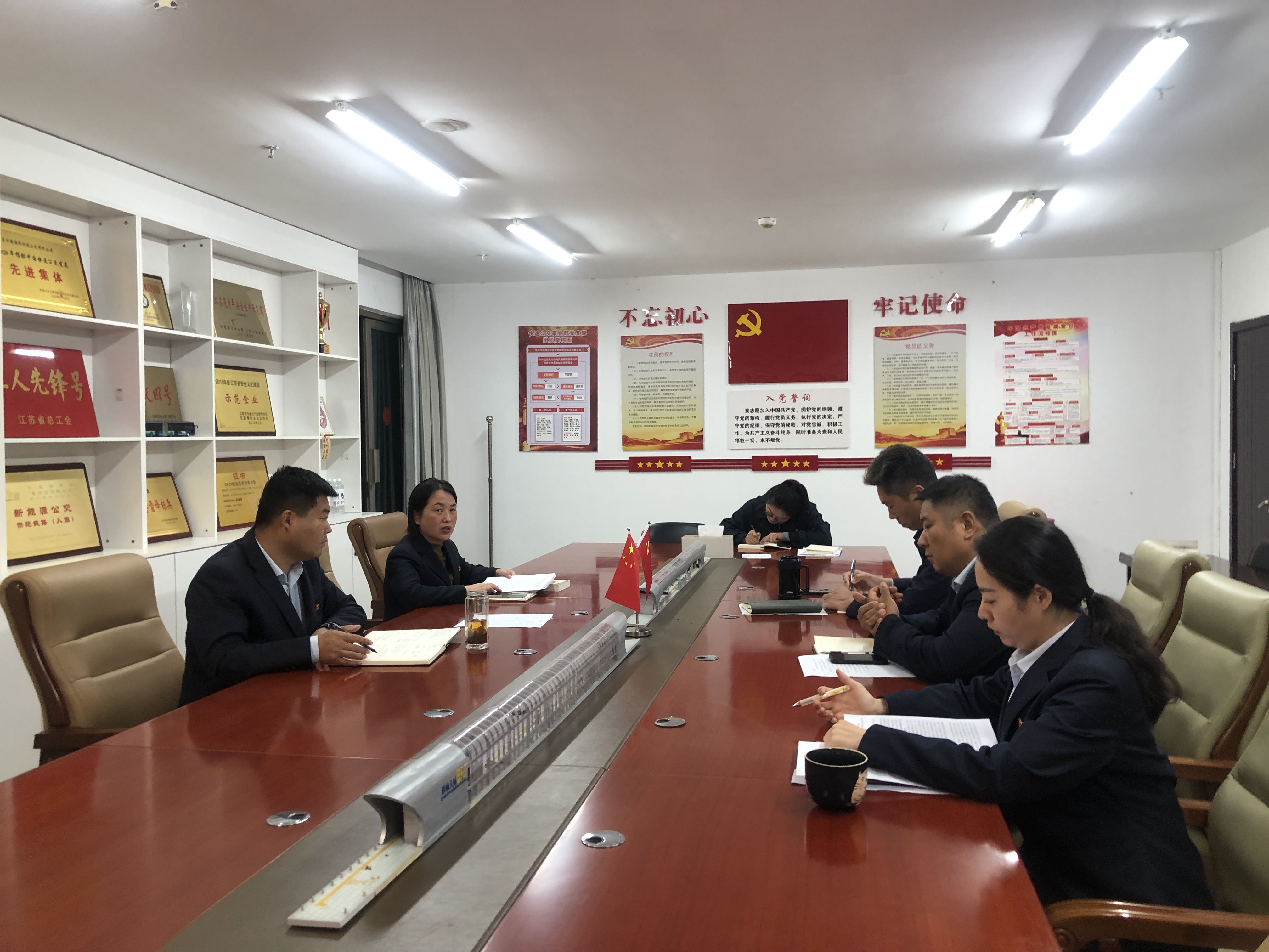 公交集團快速公交事業部理論學習中心組專題學習（第10次）