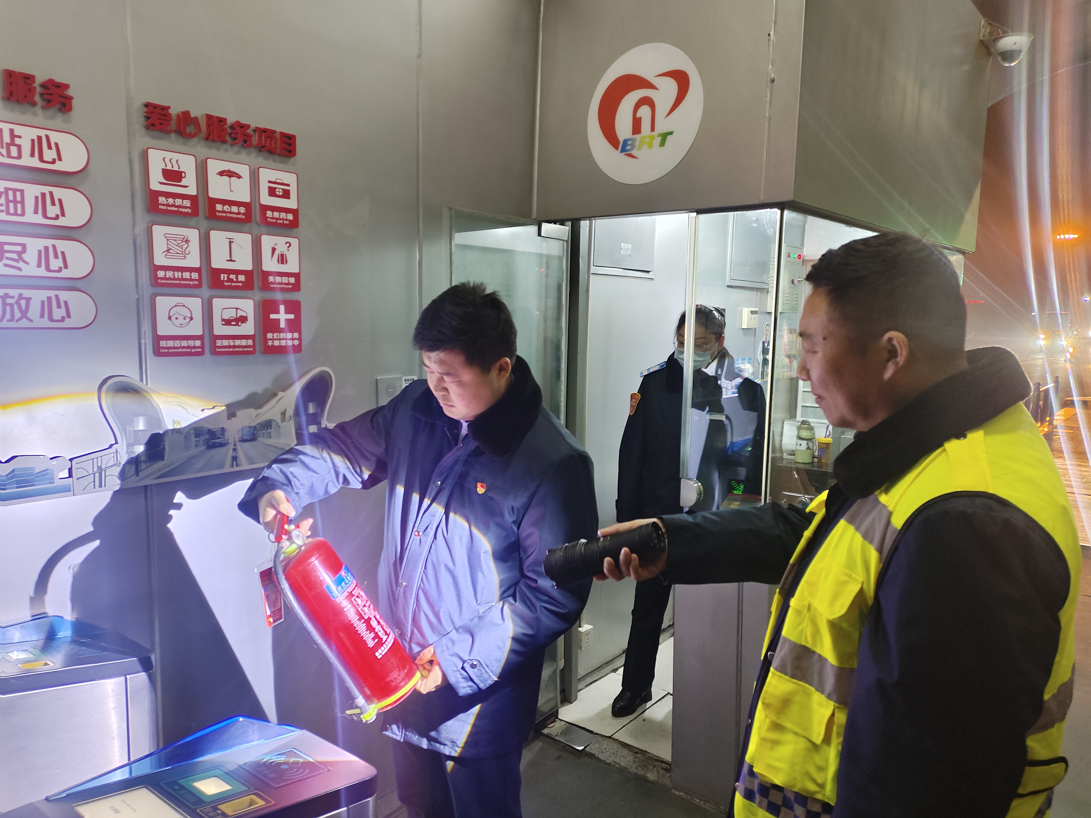 公交集團(tuán)快速公交事業(yè)部組織開(kāi)展安全生產(chǎn)夜查工作