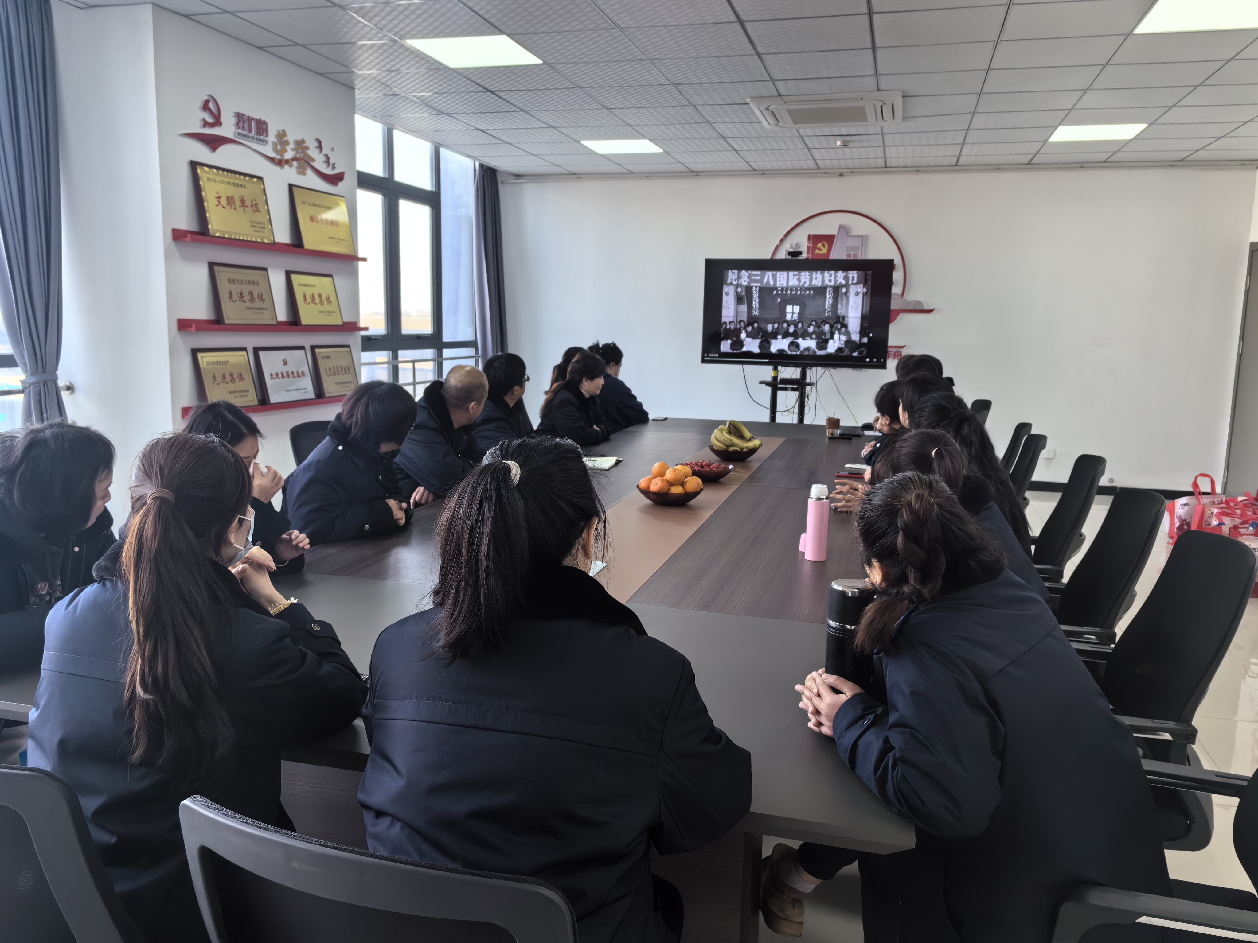 公交集團經(jīng)營發(fā)展事業(yè)部開展“巾幗話廉揚清風”座談會