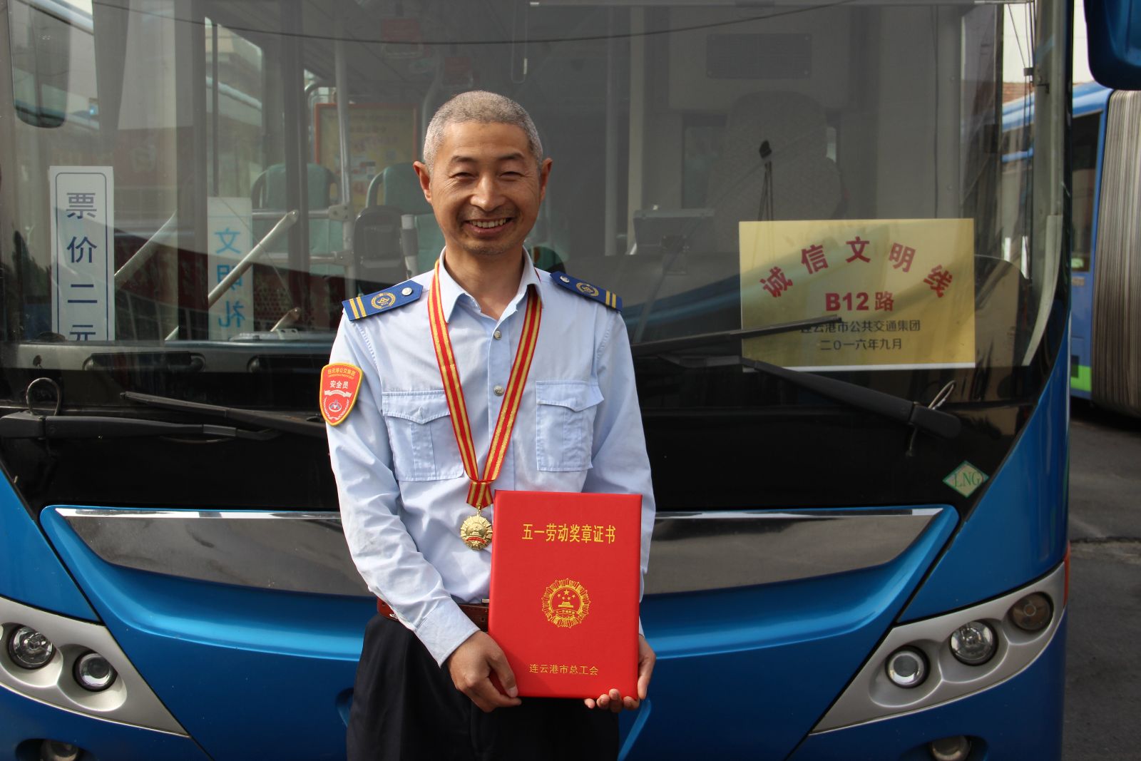 最美駕駛員——?jiǎng)⒚? /></span><em>最美駕駛員——?jiǎng)⒚?/em></a></li>
        
         <li><a href=