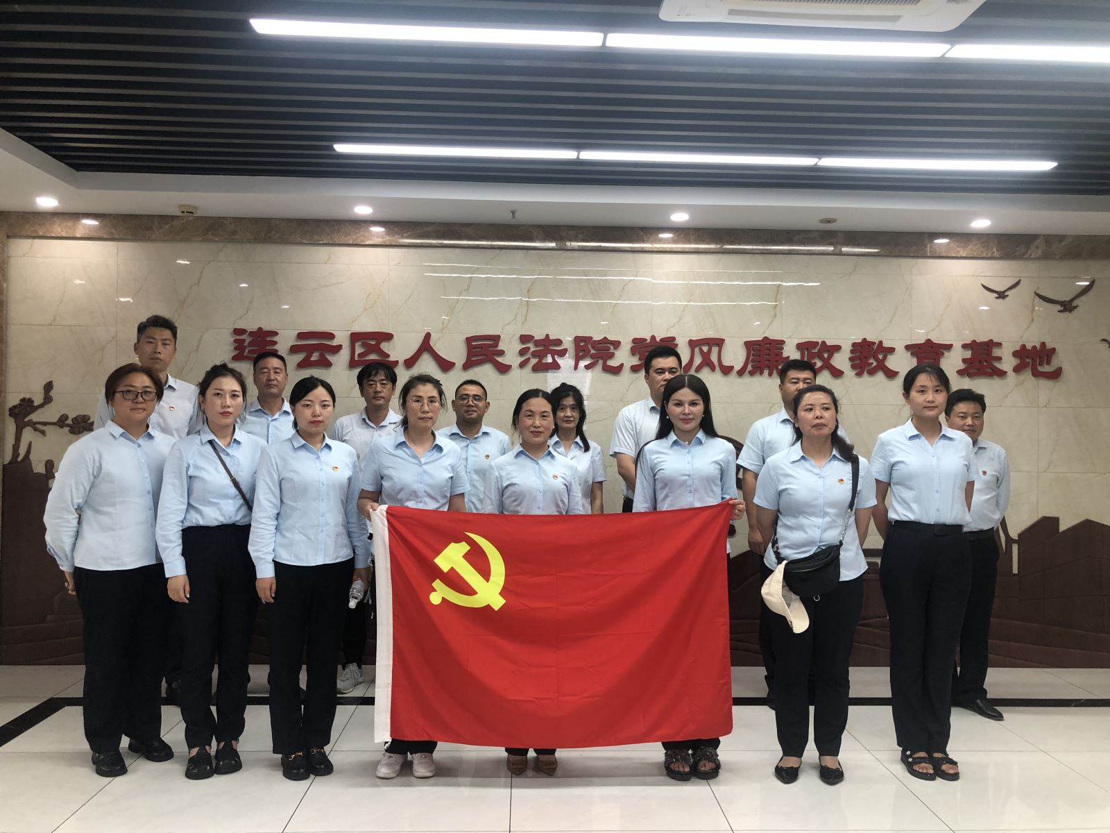 公交集團(tuán)快速公交事業(yè)部組織參觀連云區(qū)法院黨風(fēng)廉政教育基地