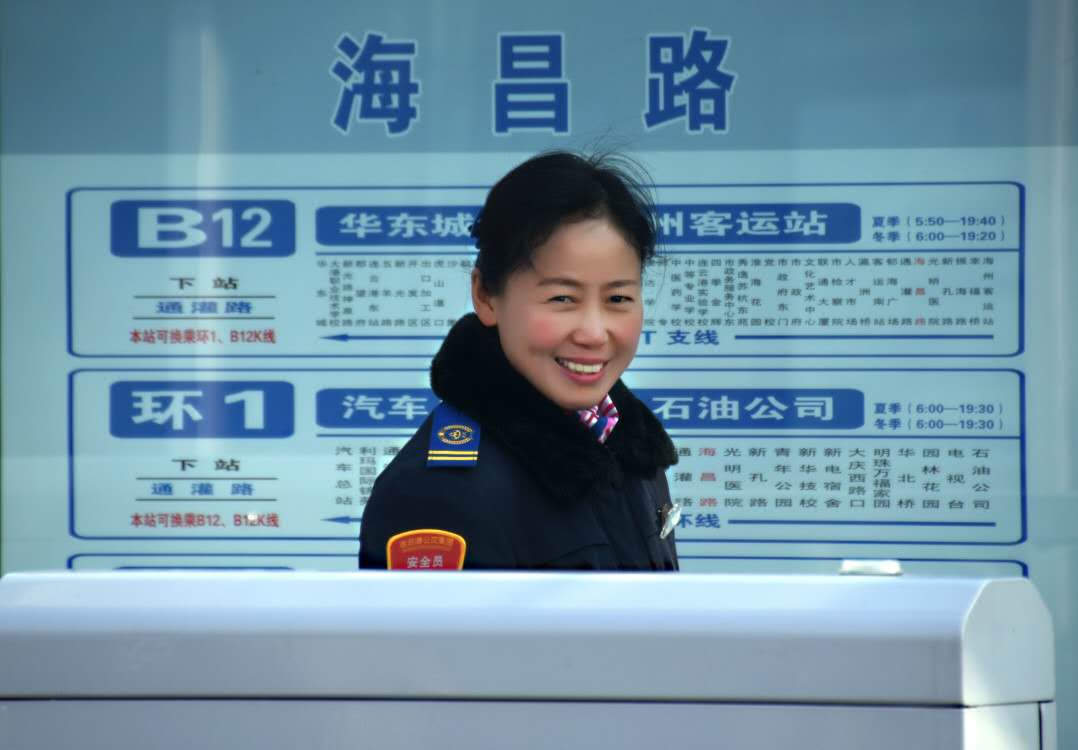 “螺絲釘”般的站務(wù)員