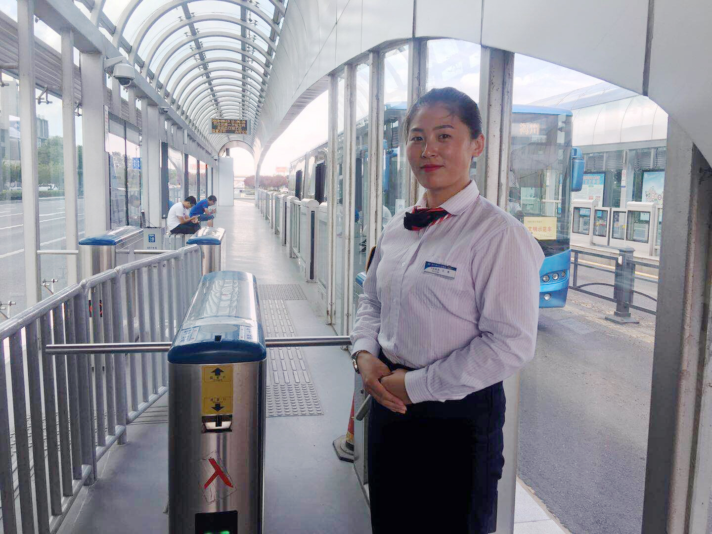公交集團快速公司站務員用平凡的崗位展現(xiàn)不平凡的風采