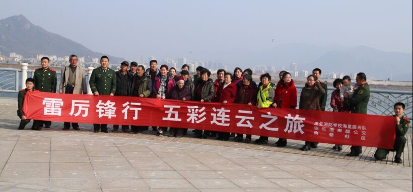 公交東部公司攜手連云消防、南巷社區開展“雷歷鋒行 五彩連云之旅”活動