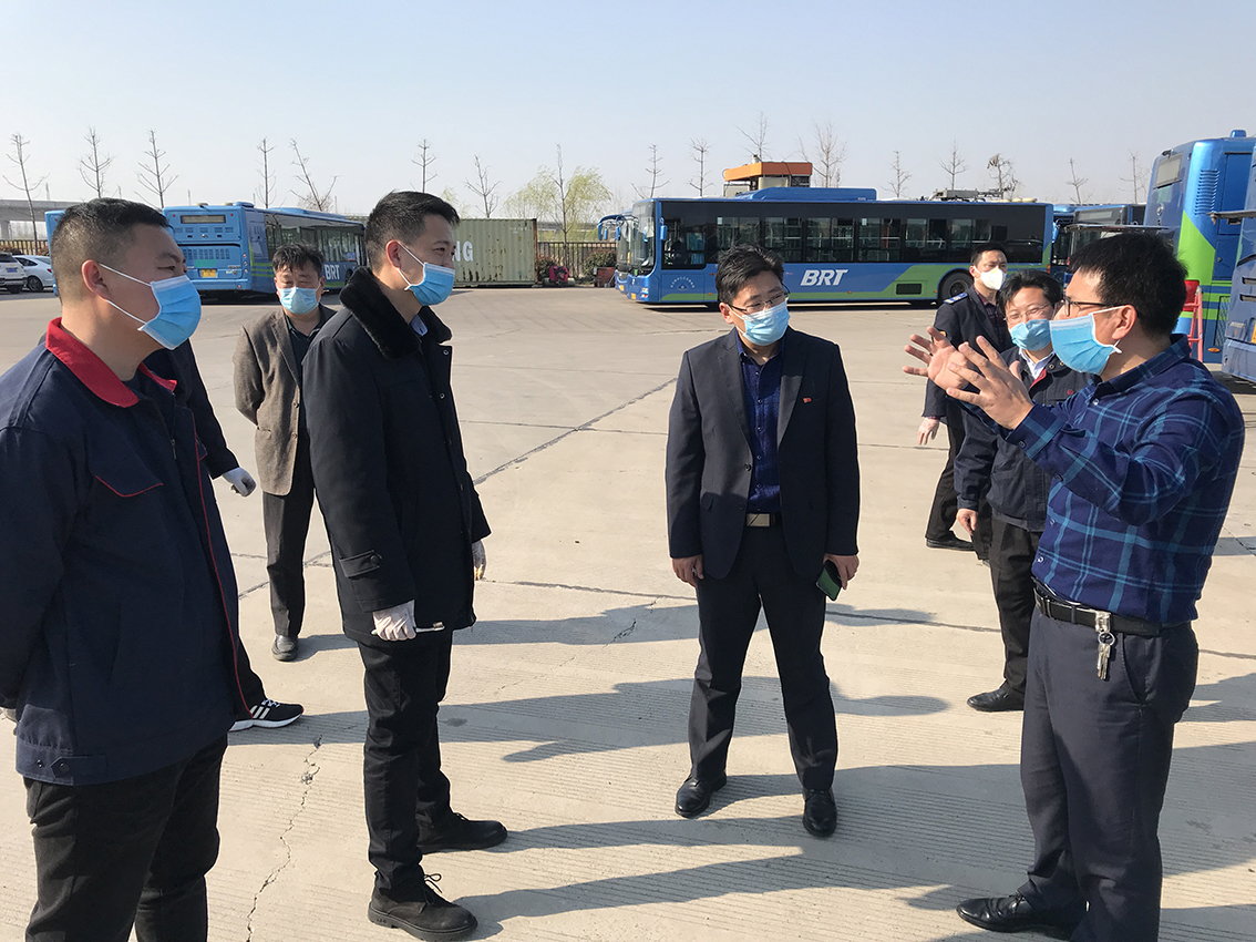 公交集團領(lǐng)導(dǎo)班子成員至快速公交事業(yè)部開展安全檢查