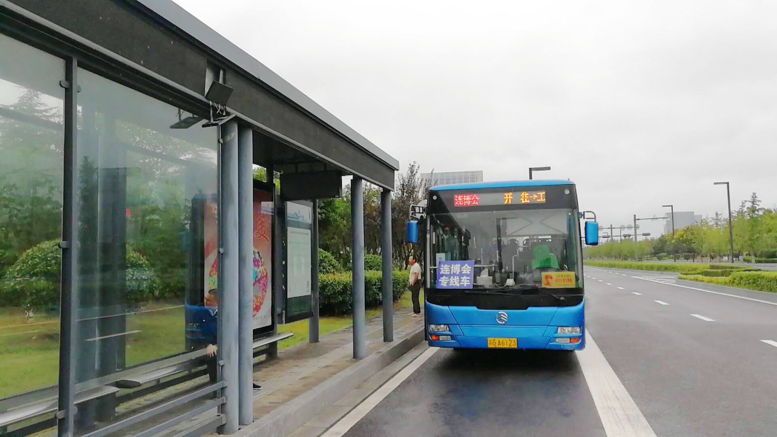 2019年“連博會”期間，公交集團開辟2條公交直達專線、調整6條常規(guī)公交線路保障市民安全便捷出行