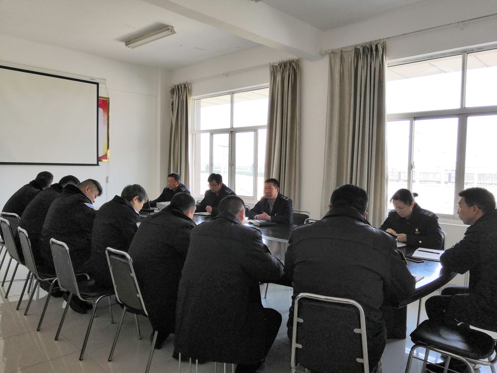 公交集團(tuán)公交事業(yè)二部加強(qiáng)清明節(jié)黨風(fēng)廉政建設(shè)工作