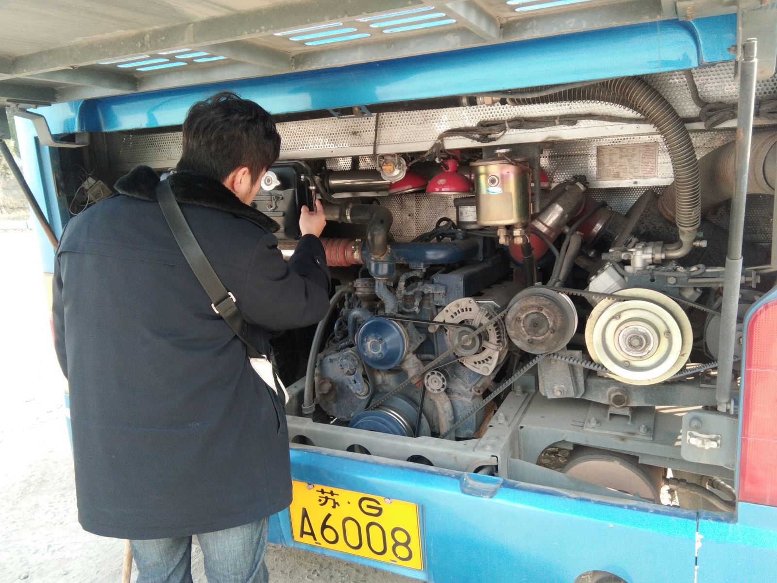 公交集團公交事業(yè)一部開展車輛機務(wù)大檢查