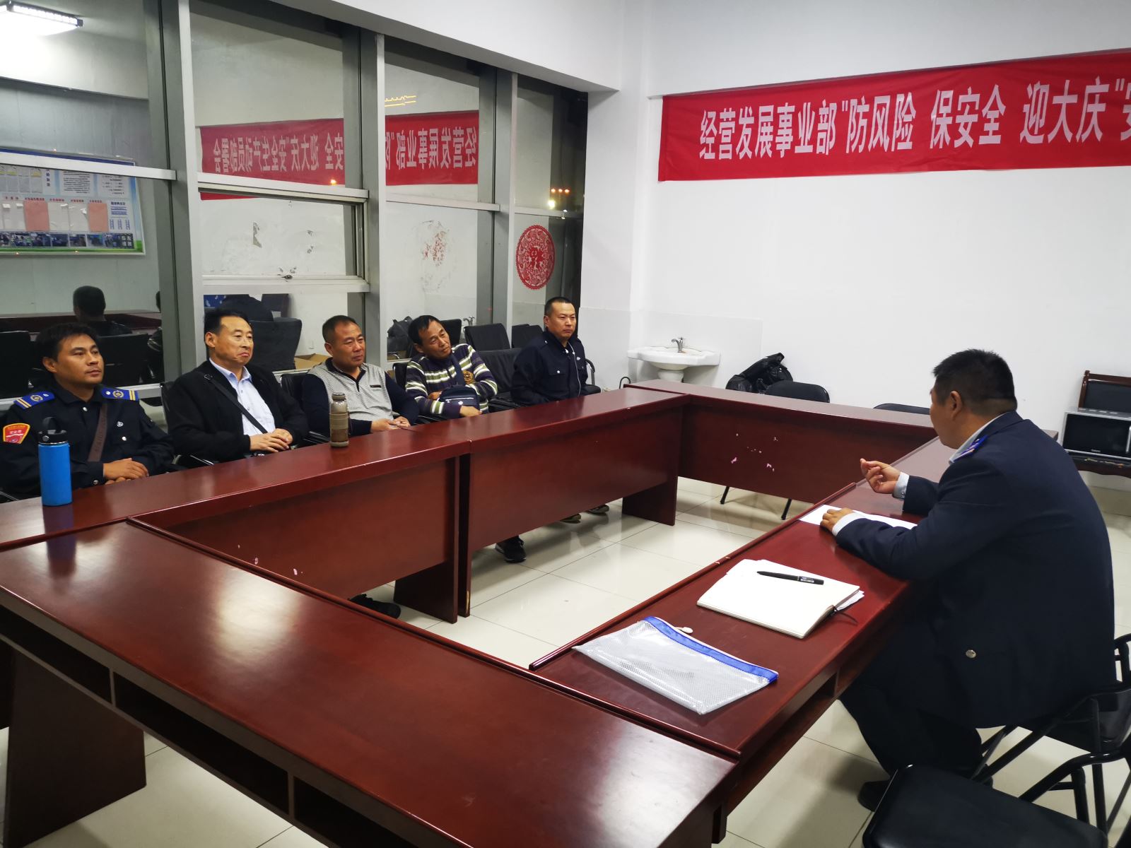 公交集團經(jīng)營發(fā)展事業(yè)部召開游7路運營服務(wù)專題會議