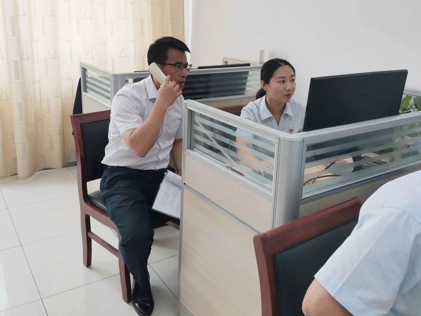 公交集團開展“傾聽民意、為民解難”暨“我當一天話務(wù)員”活動