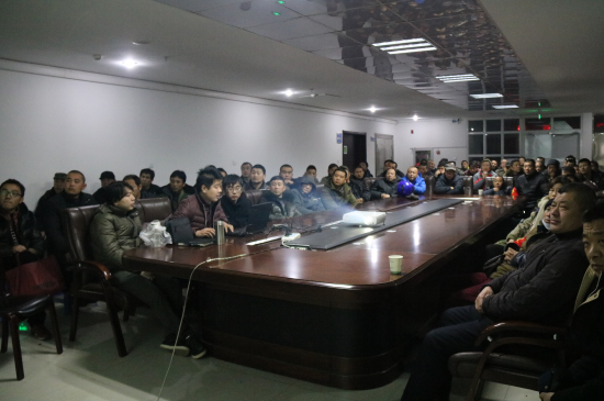 公交海州公司組織駕駛員進(jìn)行純電動車操作培訓(xùn)