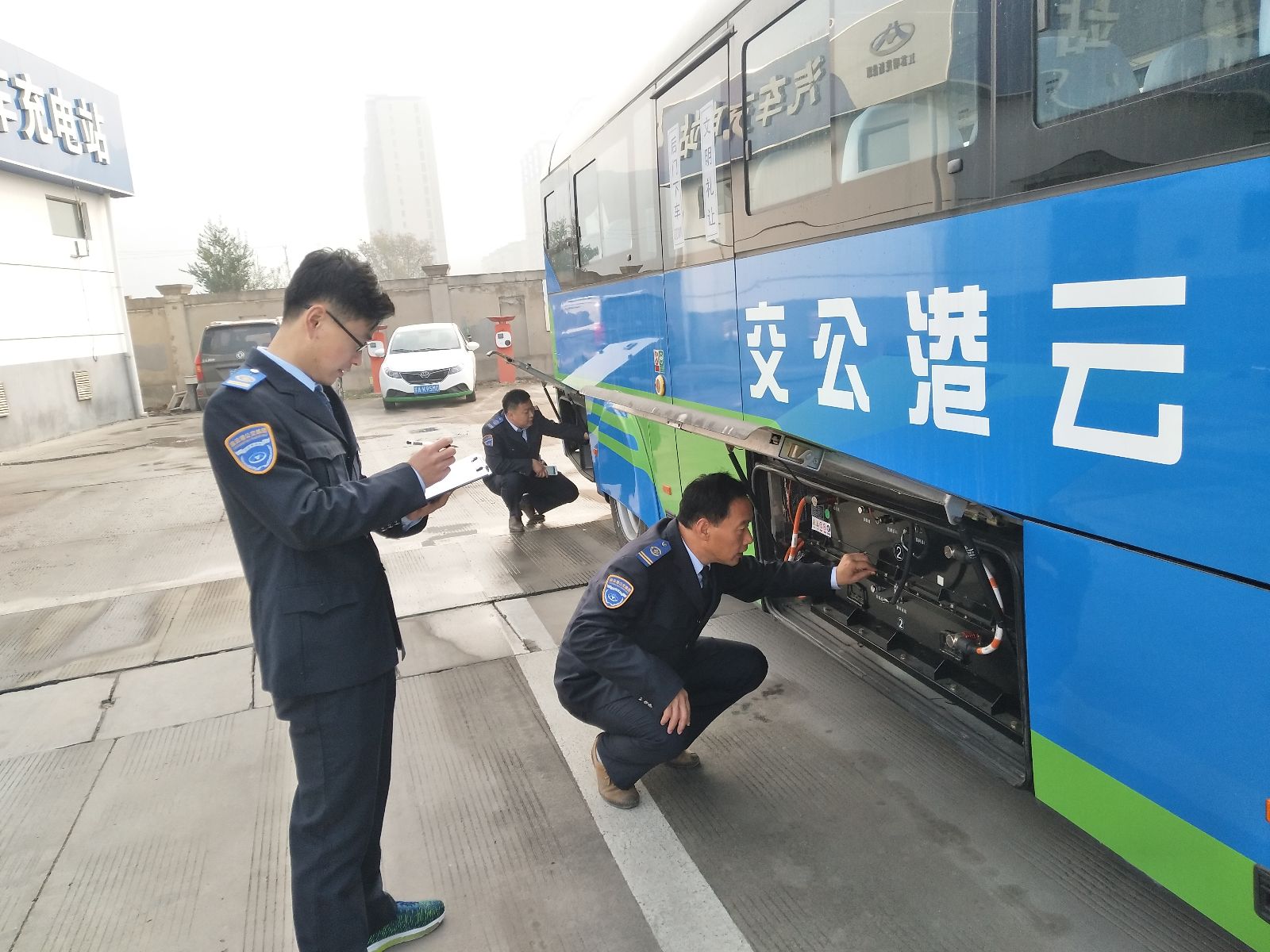公交集團開展純電動車輛安全專項檢查