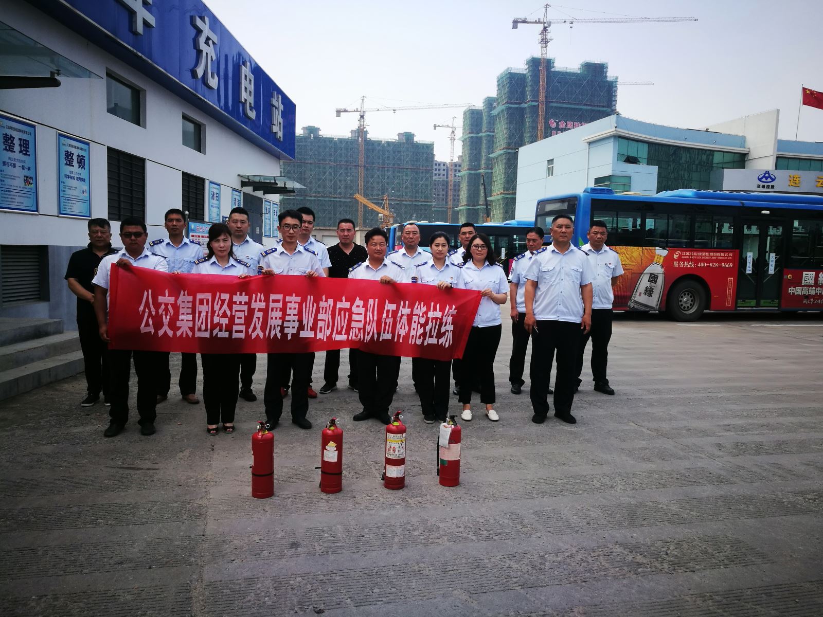 公交集團(tuán)經(jīng)營(yíng)發(fā)展事業(yè)部開展應(yīng)急隊(duì)伍體能拉練活動(dòng)