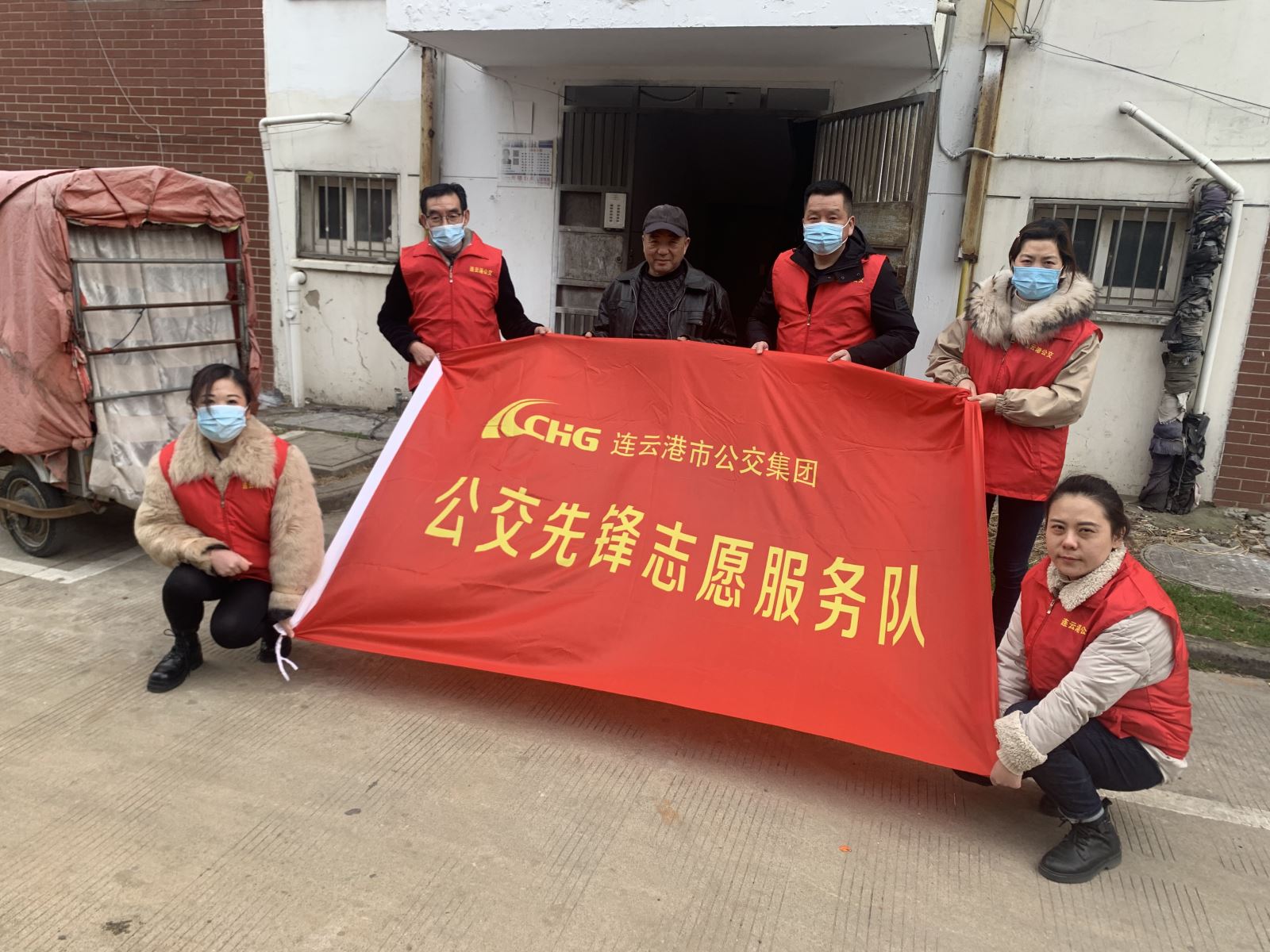 公交集團(tuán)機(jī)務(wù)技術(shù)事業(yè)部黨支部組織志愿者開展“3.5”學(xué)雷鋒活動(dòng)