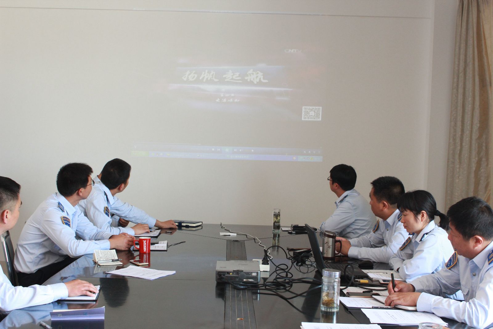 公交東部公司組織觀看專題片《揚(yáng)帆起航》第三、四、五集