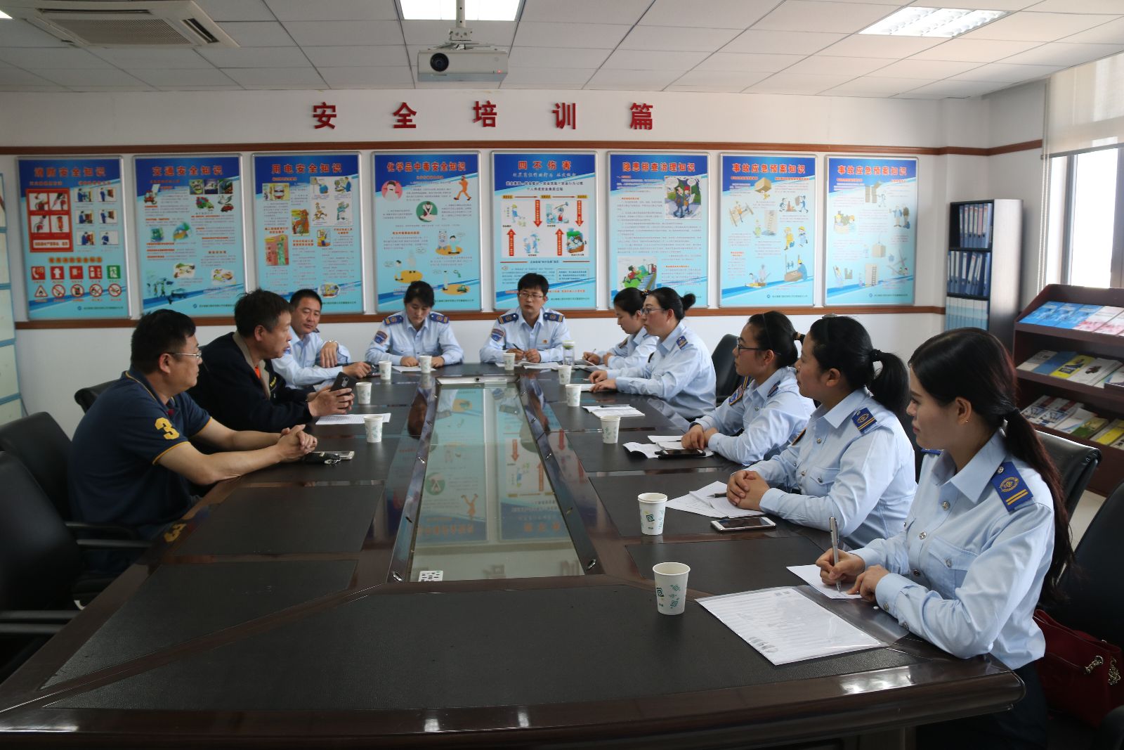 公交集團赴東聯(lián)公司學習安全合格班組創(chuàng)建工作