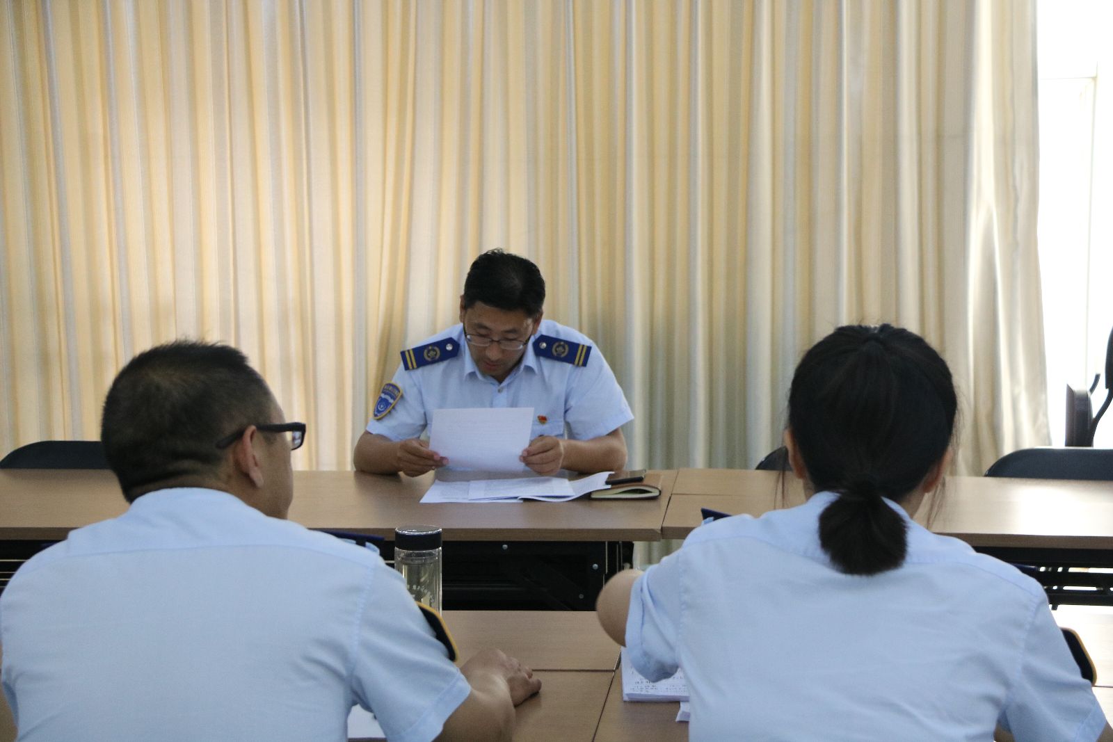 公交集團機關(guān)黨總支開展專題組織生活會前期準備工作