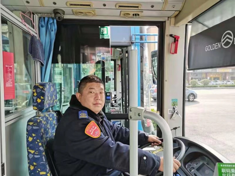 快速公交事業部駕駛員程健歸還乘客丟失的手機獲感謝